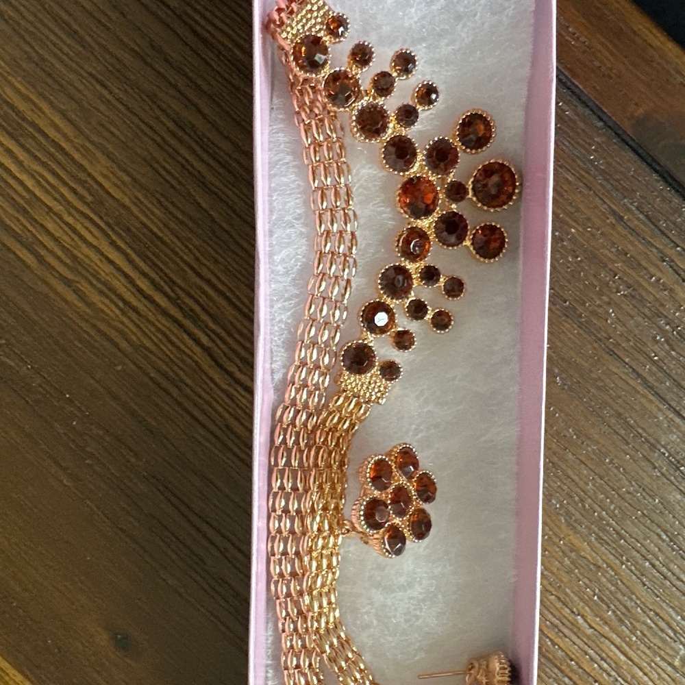 Necklace and earring set